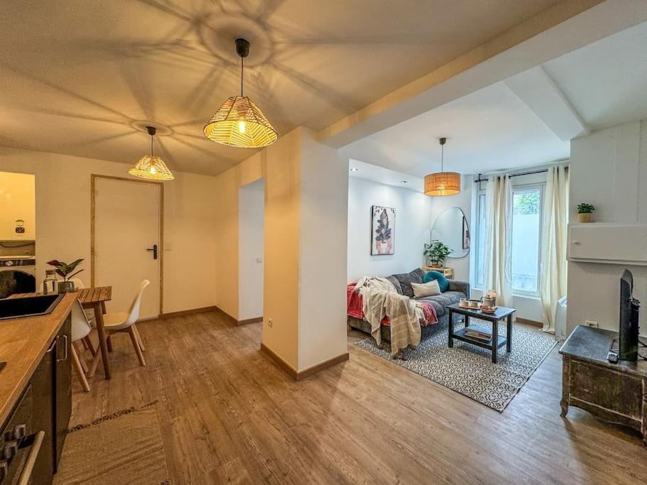 Elegance Au Coeur De Tarbes Apartment Екстериор снимка